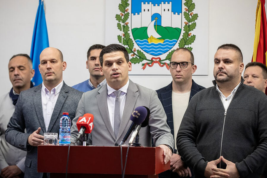 Пецаков: „Ако се прави анализа, би рекол дека причините за овој успех се многубројни. Секако дека важен фактор беше довербата што ја добивме од граѓаните врз основа на нашиот досегашен труд и исполнување на ветувањата.“ Пецаков: „Ако се прави анализа, би рекол дека причините за овој успех се многубројни. Секако дека важен фактор беше довербата што ја добивме од граѓаните врз основа на нашиот досегашен труд и исполнување на ветувањата.“