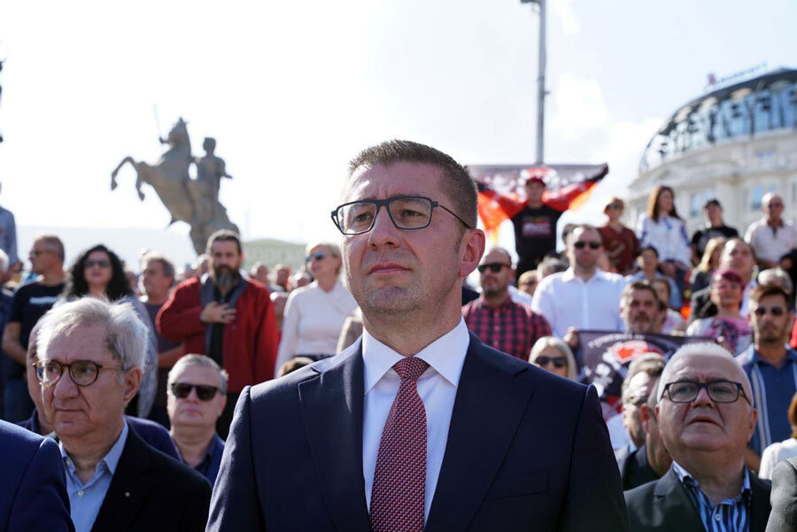 Мицкоски: „Преку стратегија во три чекори, ќе ги вратиме младите назад во Македонија.“ | Извор: ВМРО-ДПМНЕ Мицкоски: „Преку стратегија во три чекори, ќе ги вратиме младите назад во Македонија.“ | Извор: ВМРО-ДПМНЕ