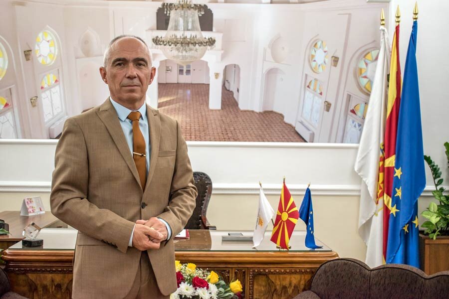 Тони Коњановски во својата канцеларија. Тони Коњановски во својата канцеларија