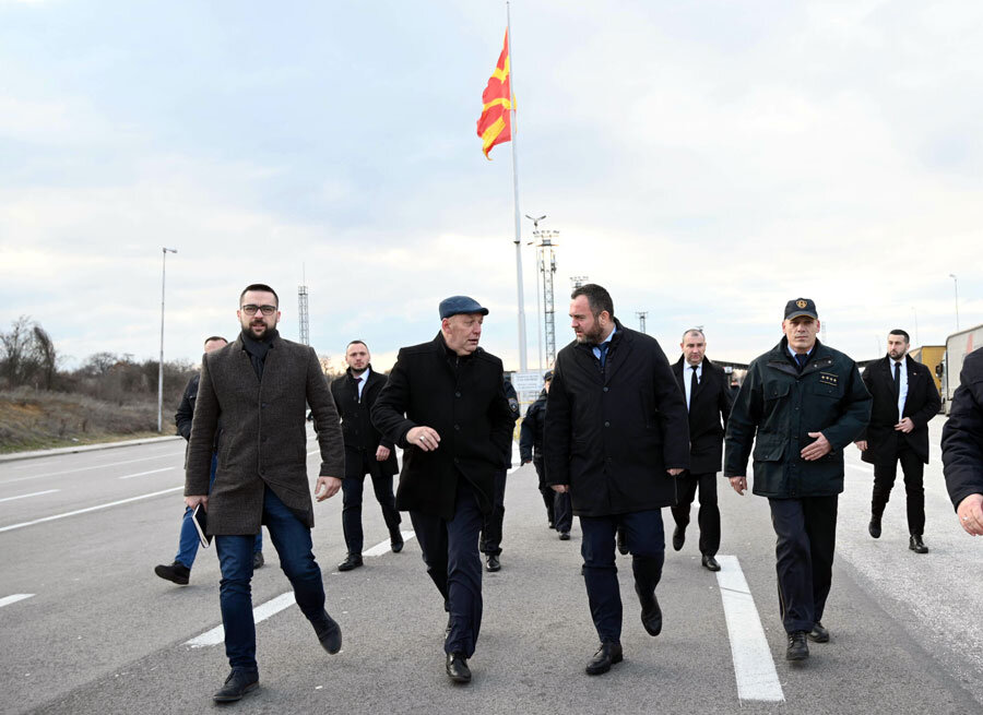 Тошковски: „Треба да се инвестира во едукација и во подигање на свеста кај населението, како и да се зголеми полициското присуство за да се превенира насилството.“ | Извор: mkd.mk Тошковски: „Треба да се инвестира во едукација и во подигање на свеста кај населението, како и да се зголеми полициското присуство за да се превенира насилството.“ | Извор: mkd.mk