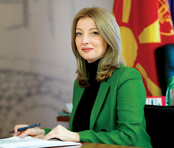 Данела Арсовска